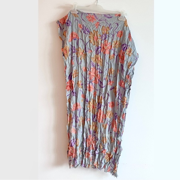 100% WOOL SPRING WEIGHT FLORAL SCARF - Picture 3 of 12